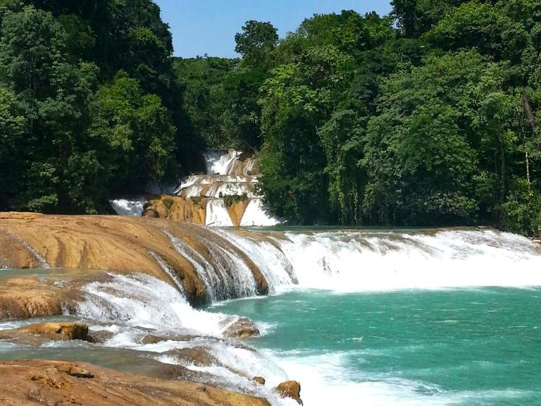 Mexiko hat auch einiges abseits der üblichen Touristen-Routen zu bieten, z.B. die Cascadas de Agua Azul