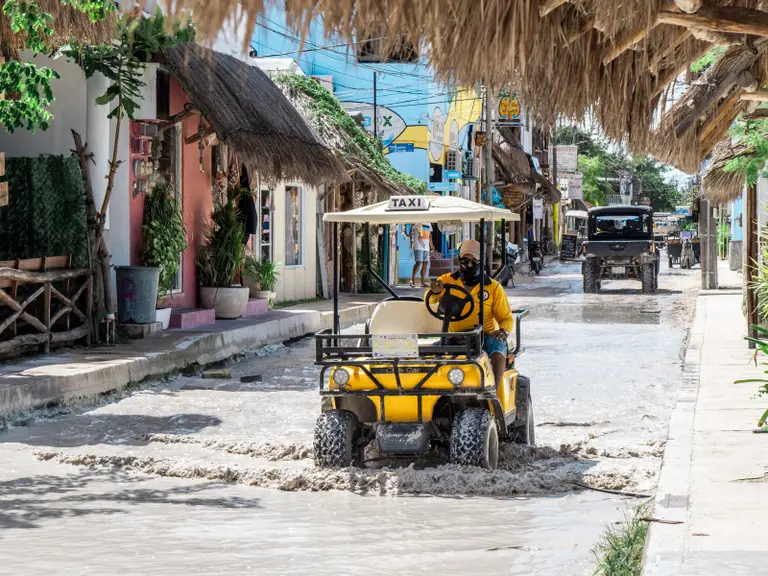 In der Regenzeit werden die Straßen abenteuerlich