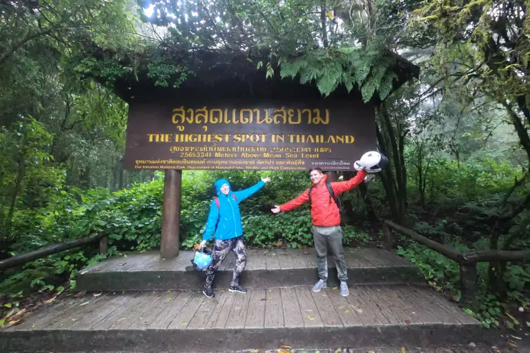 Im Norden warten viele Abenteuer auf dich, zum Beispiel eine Fahrt mit dem Roller zum höchsten Punkt in Thailand.