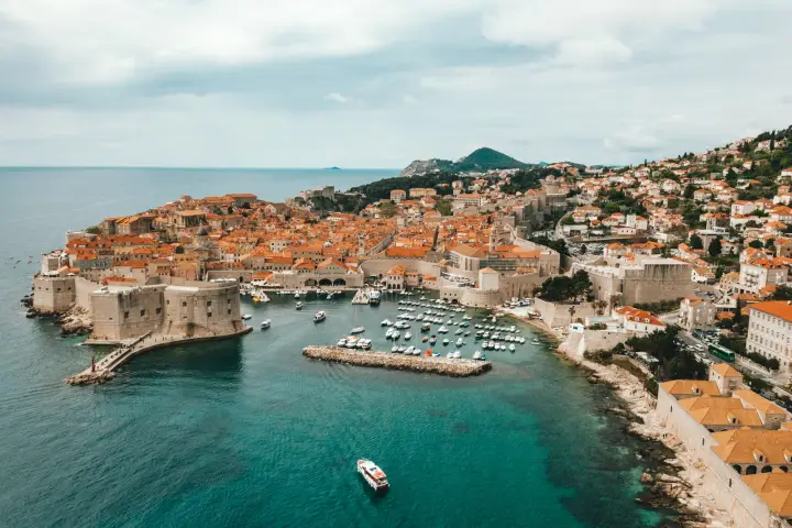Die Altstadt von Dubrovnik ist unglaublich schön und nur eines der Highlights, das dich in Kroatien erwartet.