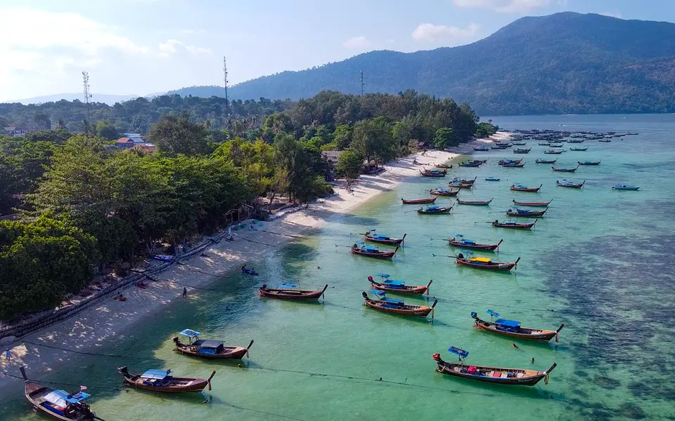 Am Sunrise Beach gibt es leider sehr viele Longtail-Boote, die zum Glück aber nicht den ganzen Tag anlegen.